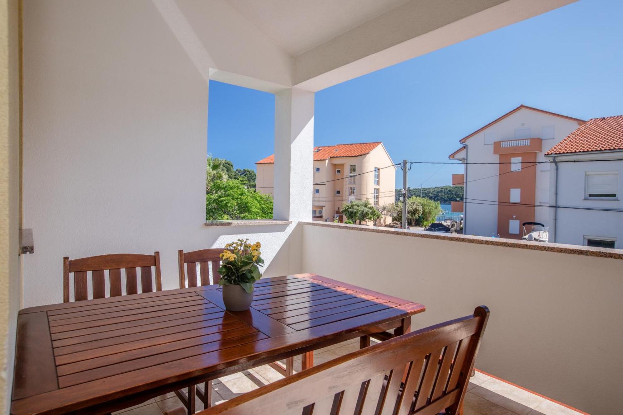Apartments & Room Spanjol Palit Exterior photo