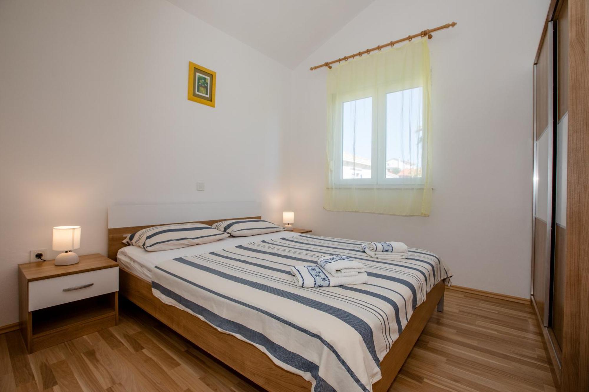 Apartments & Room Spanjol Palit Exterior photo