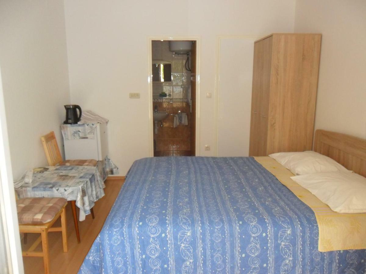 Apartments & Room Spanjol Palit Exterior photo